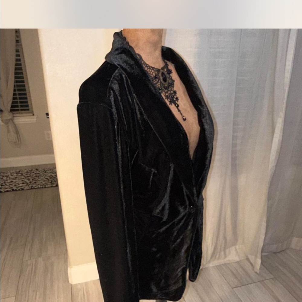 Ava & Viv Black Velvet Blazer - Picture 2 of 8